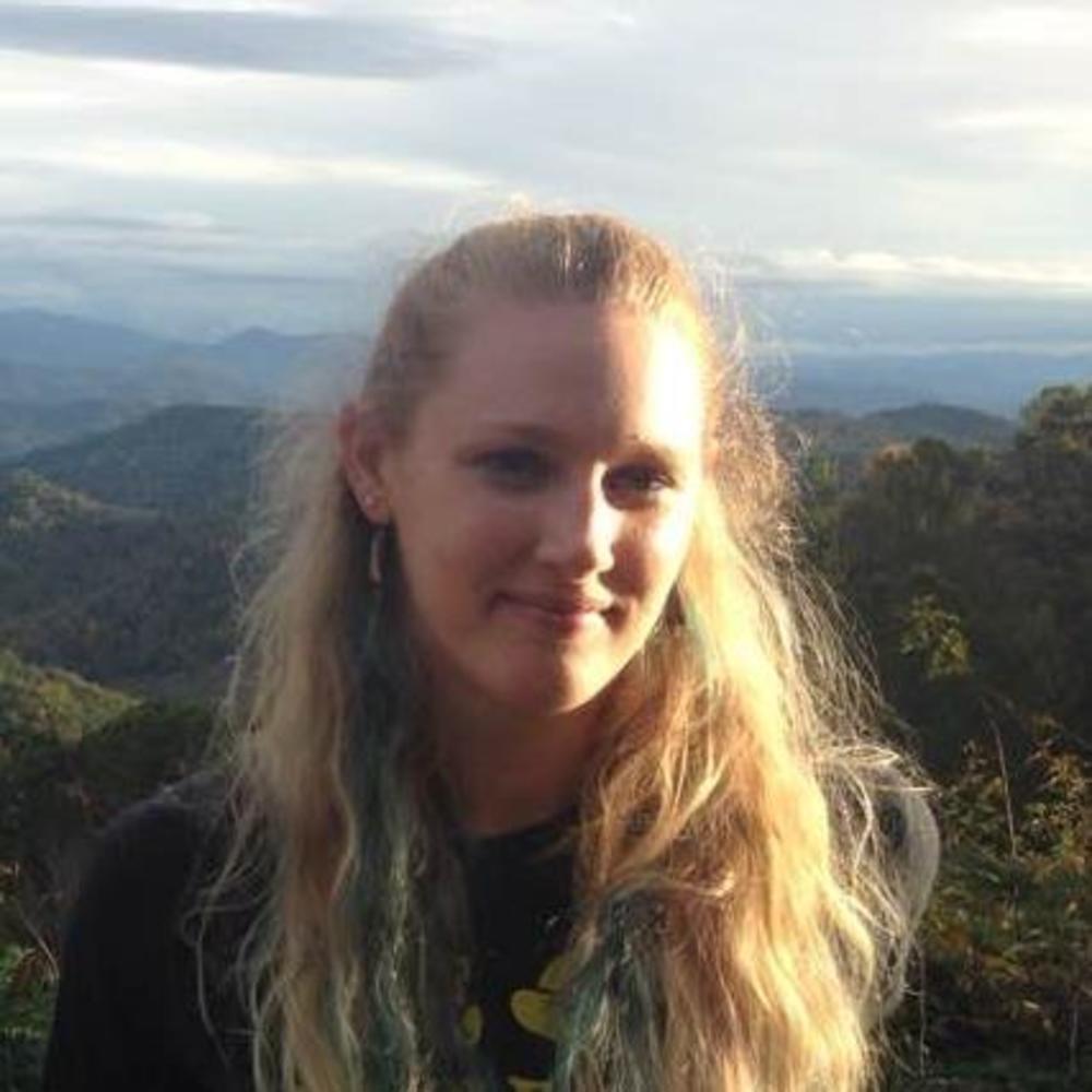 Meet your Posher, Caitlin